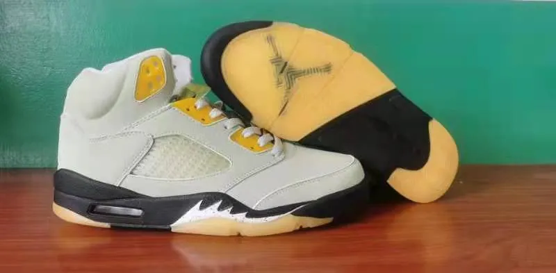 Beautiful Jordan Vast range Air 5 Gold" Bone/Club "Light