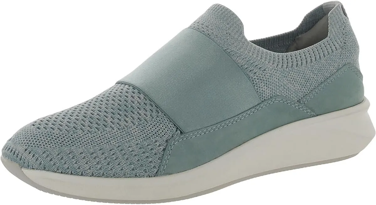 Clarks Women's Un Rio Knit Sneaker