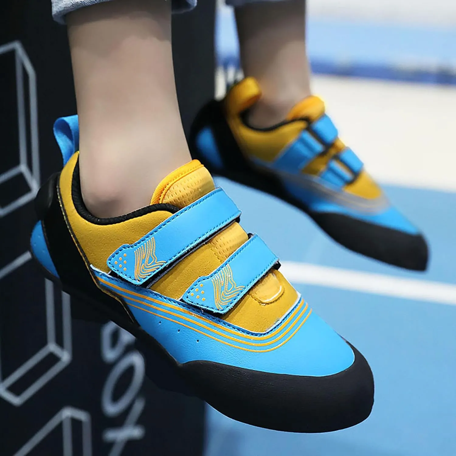 Climbing Shoes Mens Light Anti-Slip Indoor Outdoor Rock Climbing Sneaker for Beginners Professional Climbers