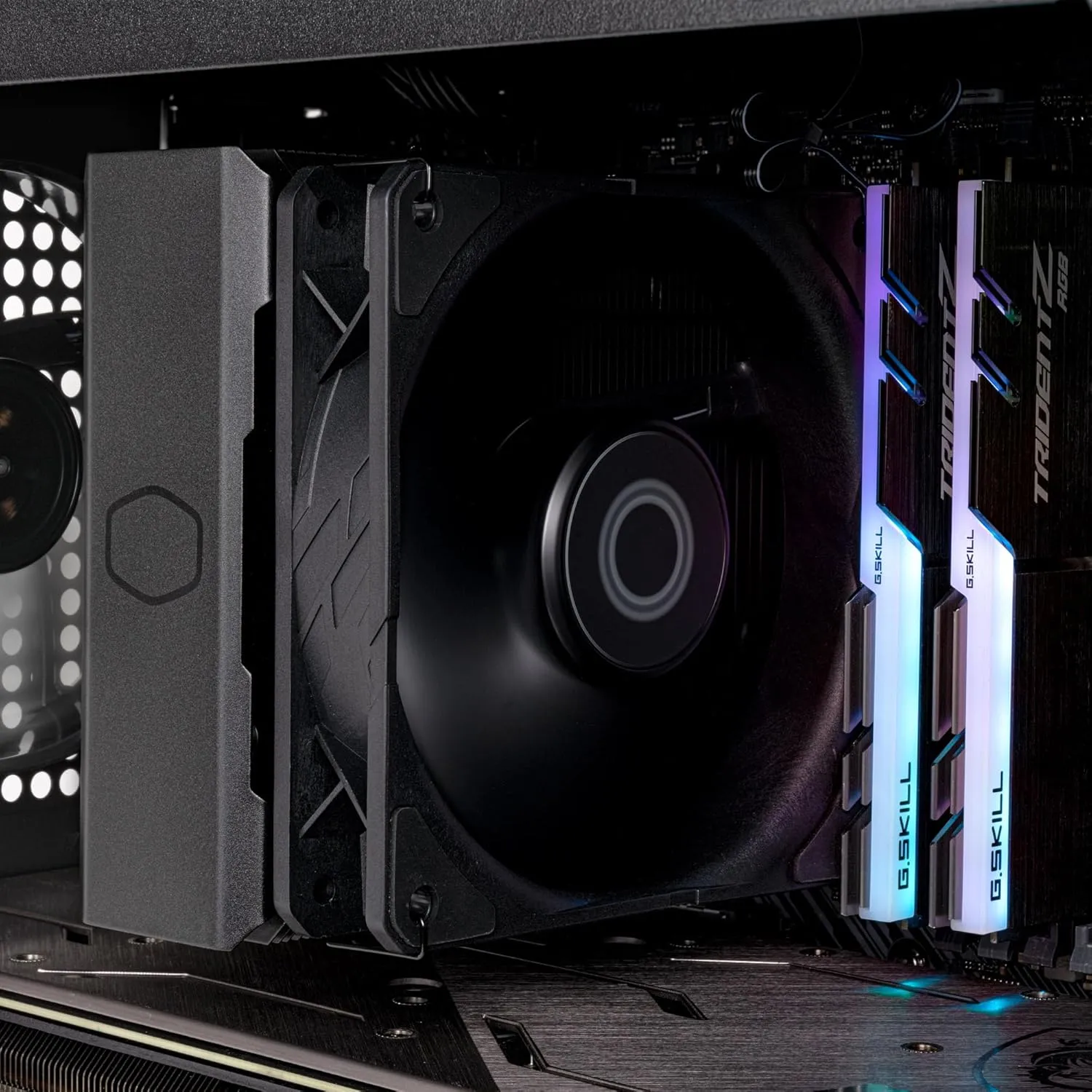 Cooler Master Hyper 212 Black CPU Air Cooler - Aluminium Finish, 4 Compact Continuous Direct Contact Heat Pipes, SickleFlow 120 Edge Fan, LGA1700 & AM5 Brackets - Black