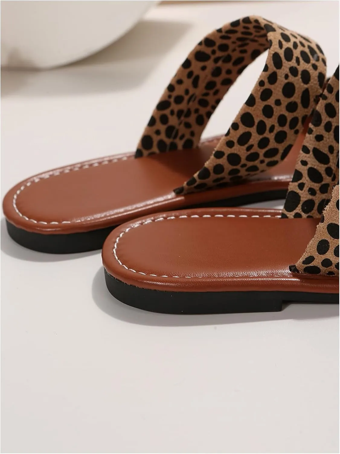 GORGLITTER Women's Leopard Cheetah Y2k Flat Sandals Double Band Open Toe Vacation Slide Sandal
