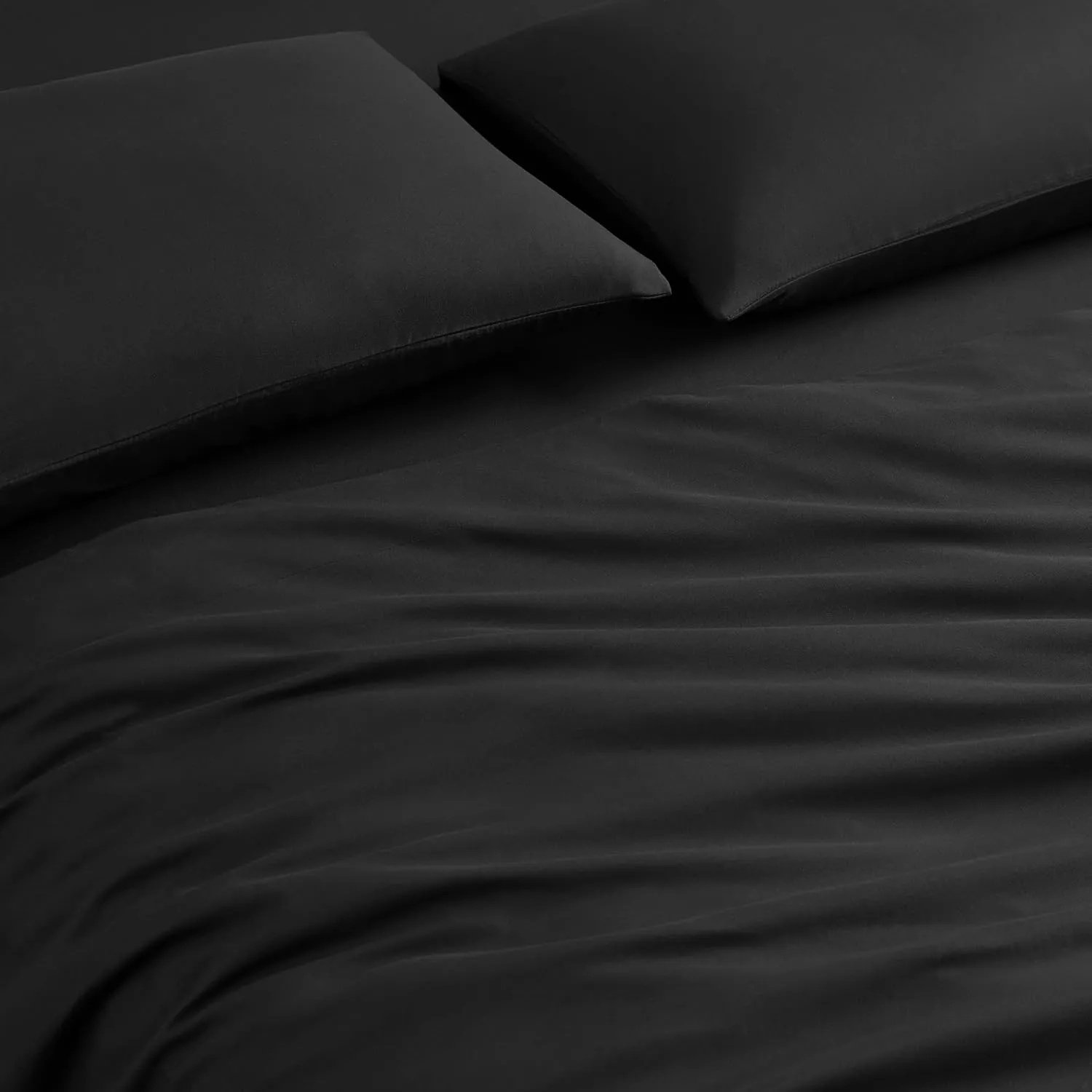 Juicy Couture Alexis Reversible Comforter Set, Queen Bed in a Bag – Black/Hot Pink, 8-Piece Bedding Collection