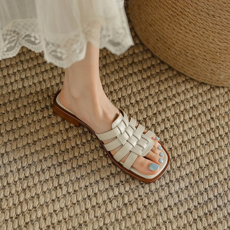 LM | Soft and airy sandals