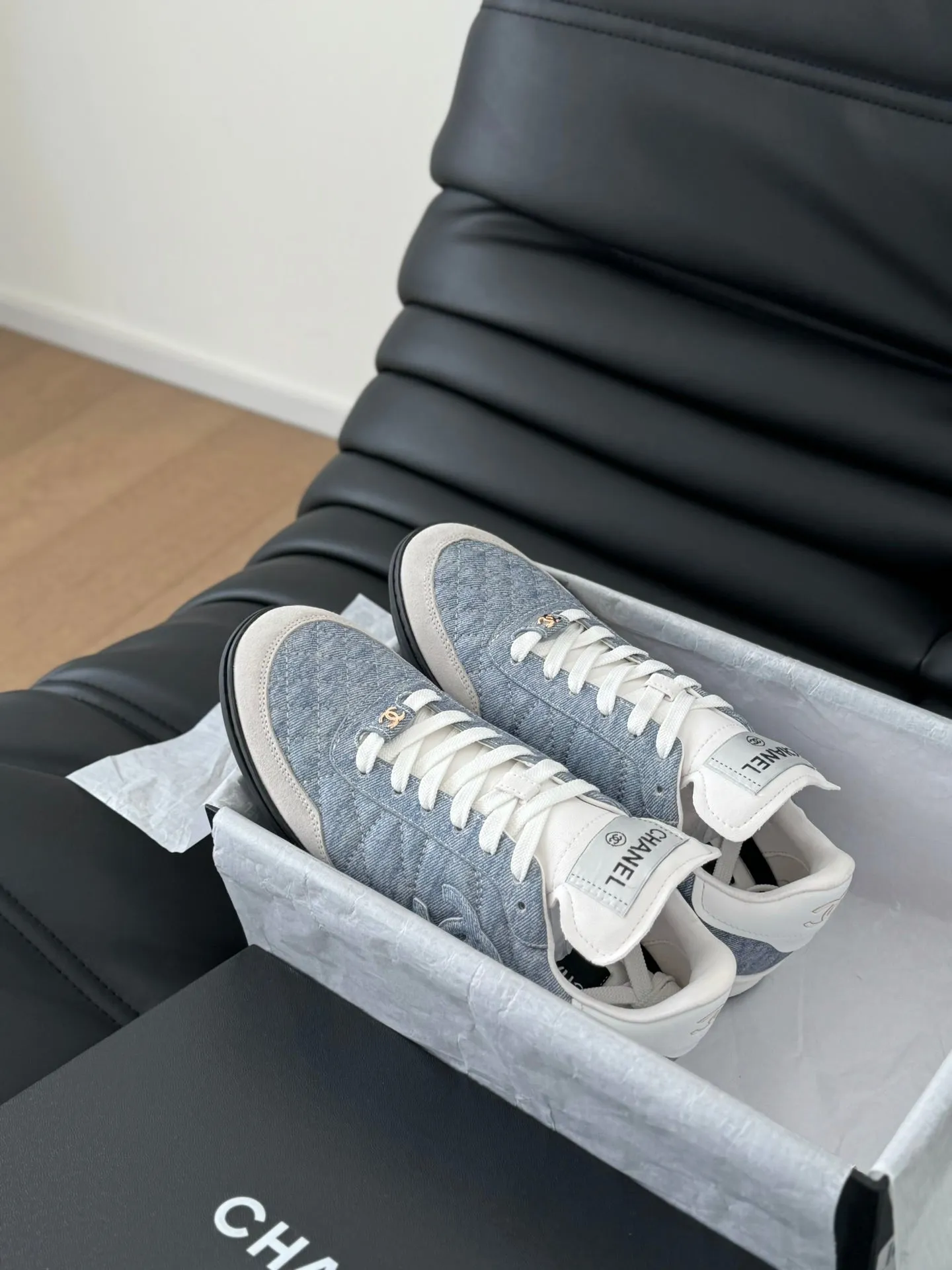 MIX EMBROIDERED CHANEL LIGHT LAMBSKIN WHITE SNEAKER Premium IN BLUE Compact