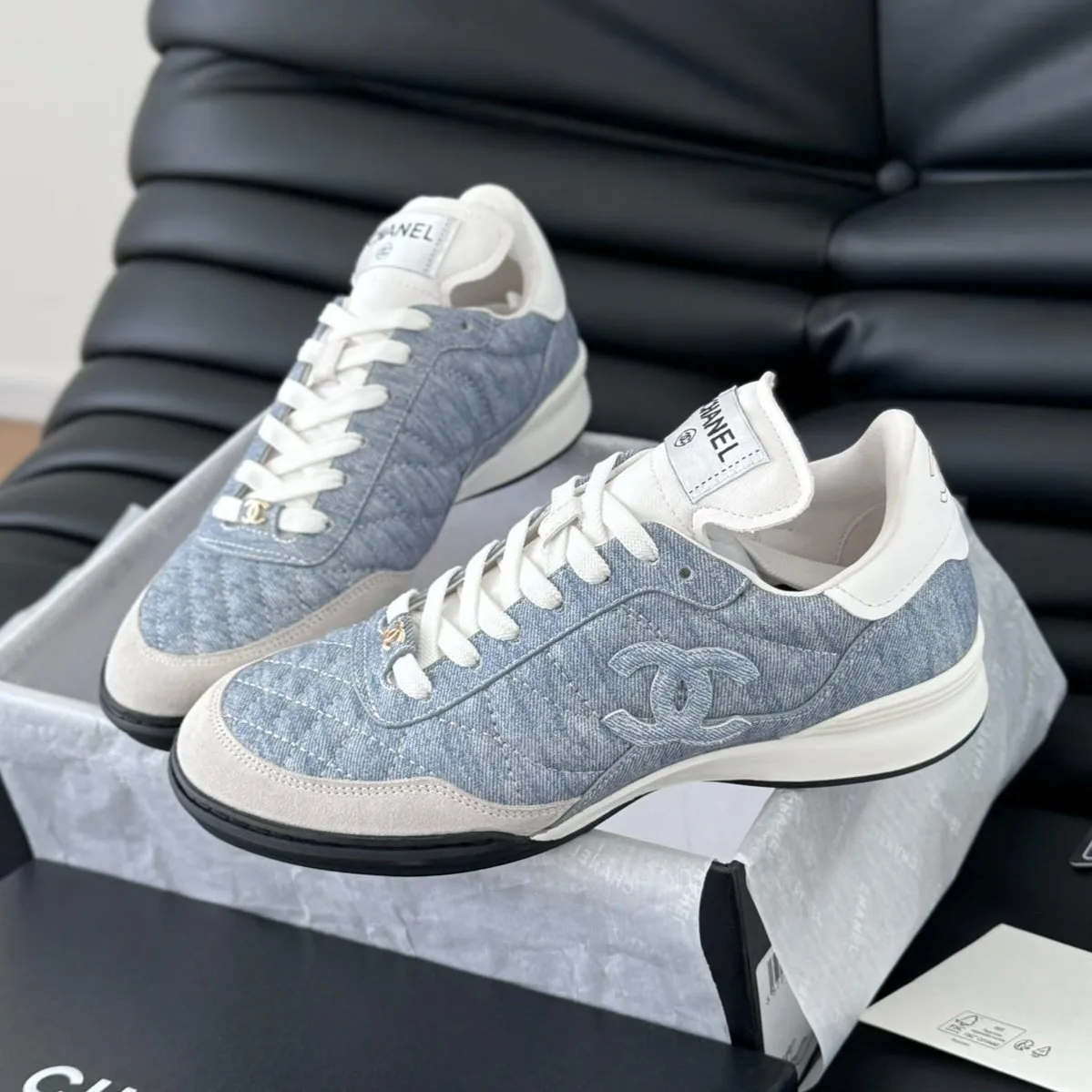 MIX EMBROIDERED CHANEL LIGHT LAMBSKIN WHITE SNEAKER Premium IN BLUE Compact