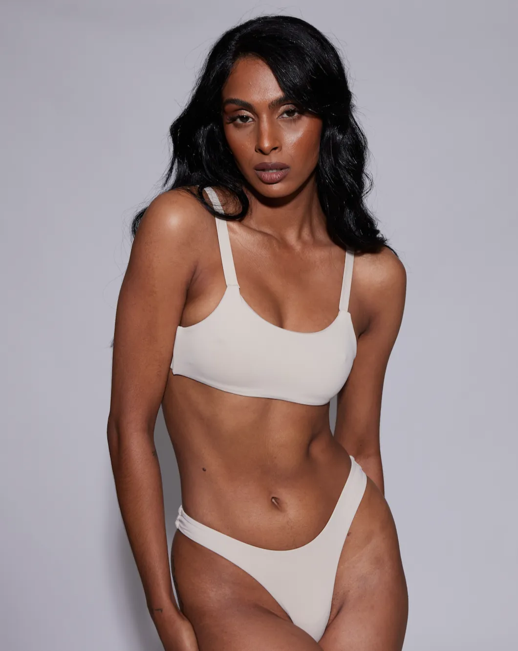PLUNGE THONG BONE