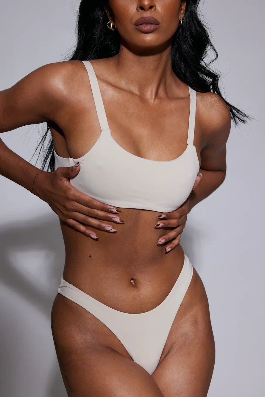PLUNGE THONG BONE
