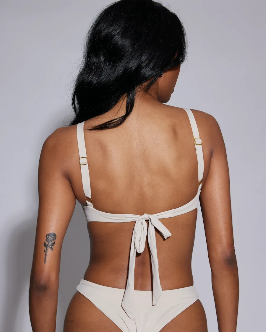 PLUNGE THONG BONE