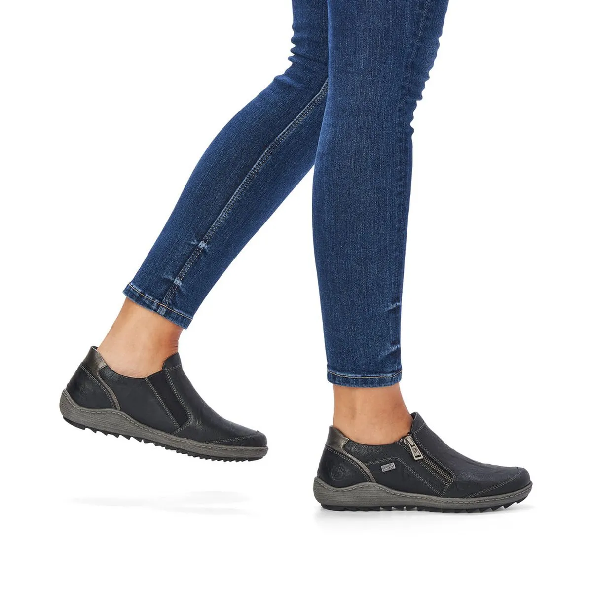 R1428 Slip On Shoes