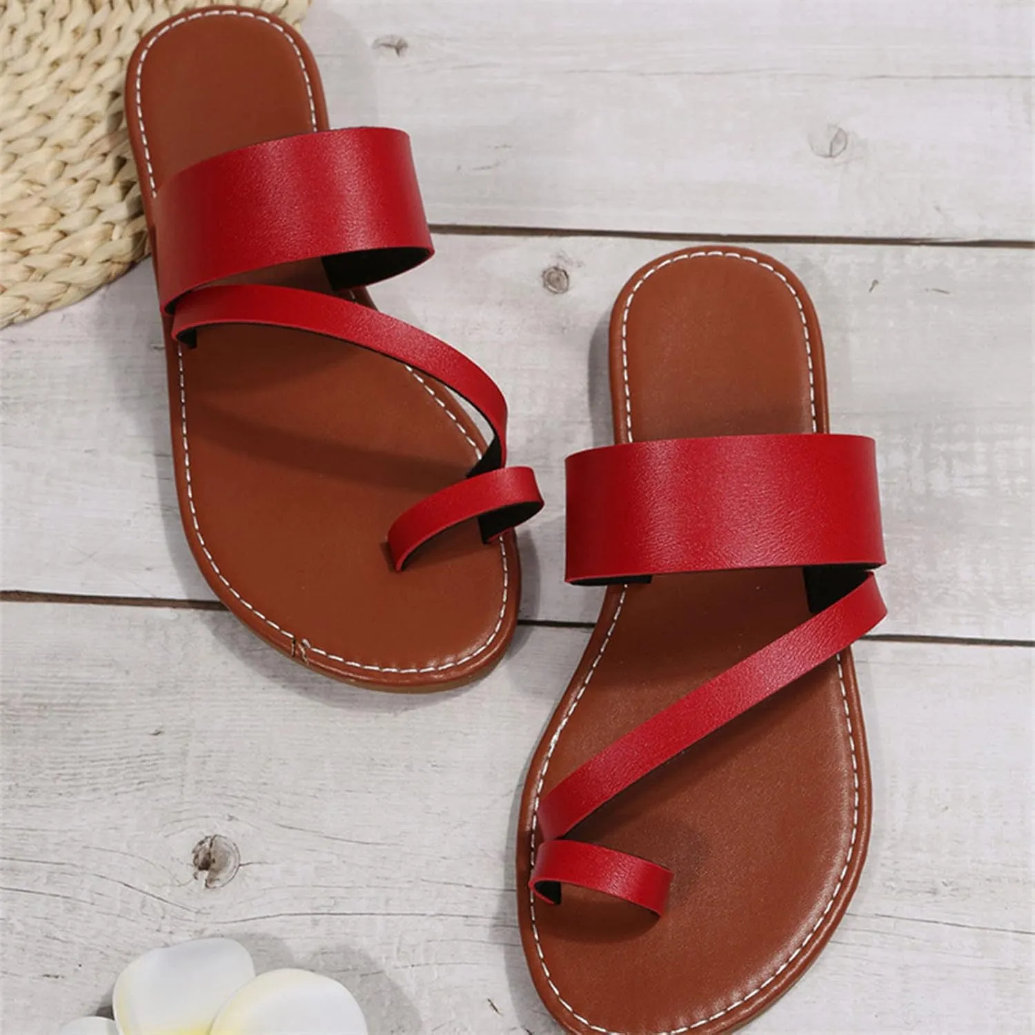 Summer Womens Casual Flat Sandals Vintage Straps Toe Ring Clip Toe Slip on Slides Lightweight Outdoor Slippers Comfortable Ladies Beach Shoes