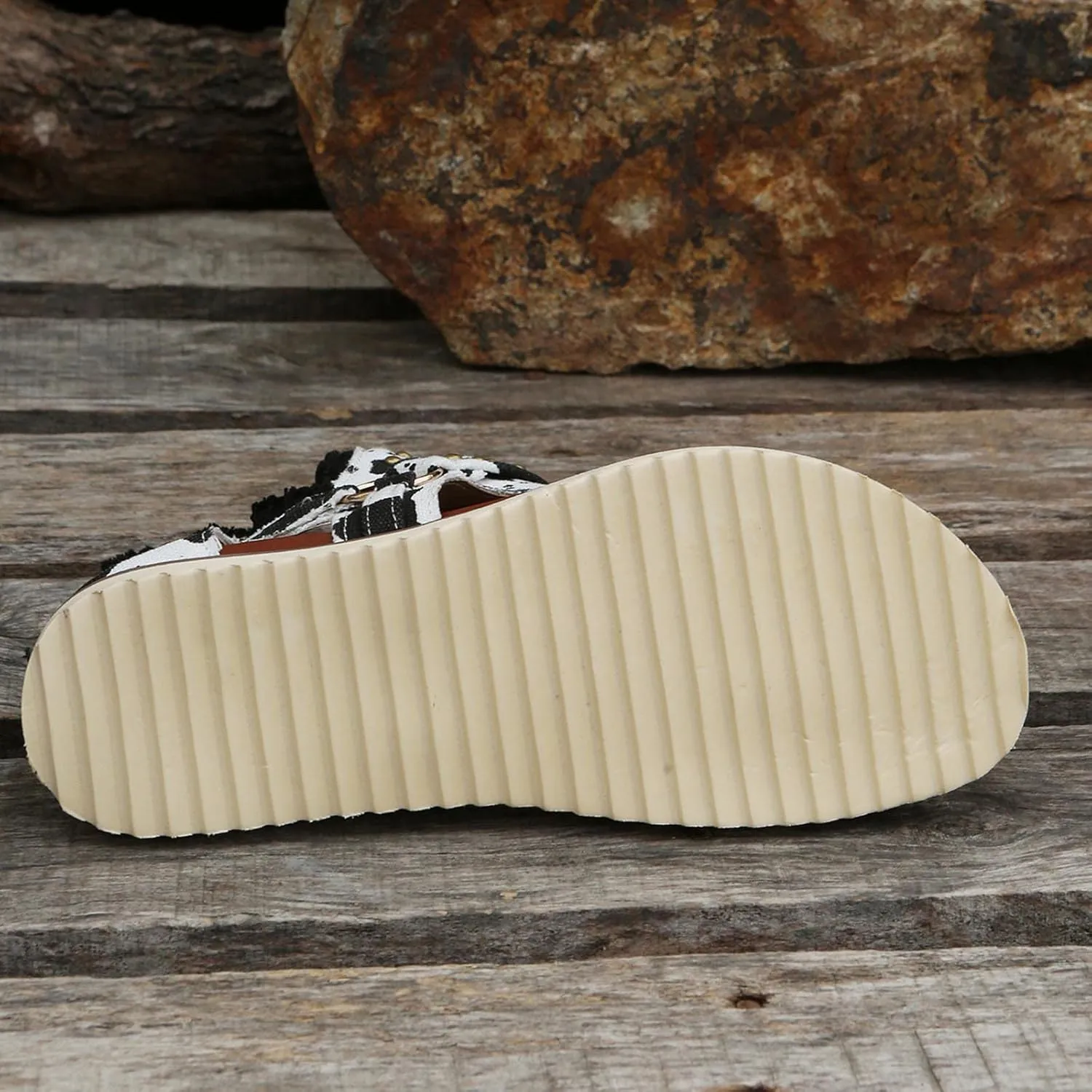 Women's Fashion Cow Print Sandals with Studded Strap Design Casual Thong Wrap Beach Flats Summer Comfy Walking Sandal