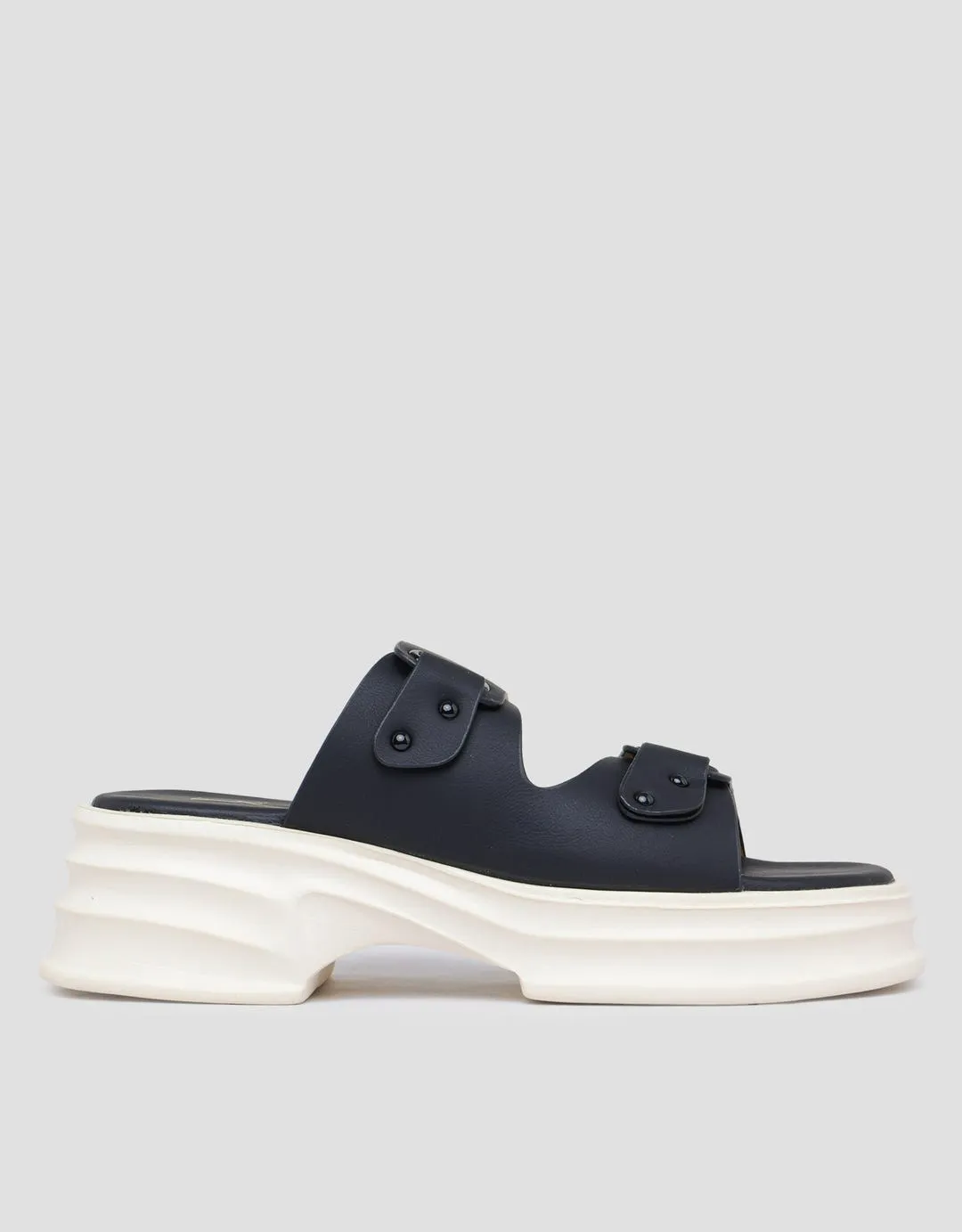 Yongki Komaladi Velcro Sepatu Sandal Wedges Wanita