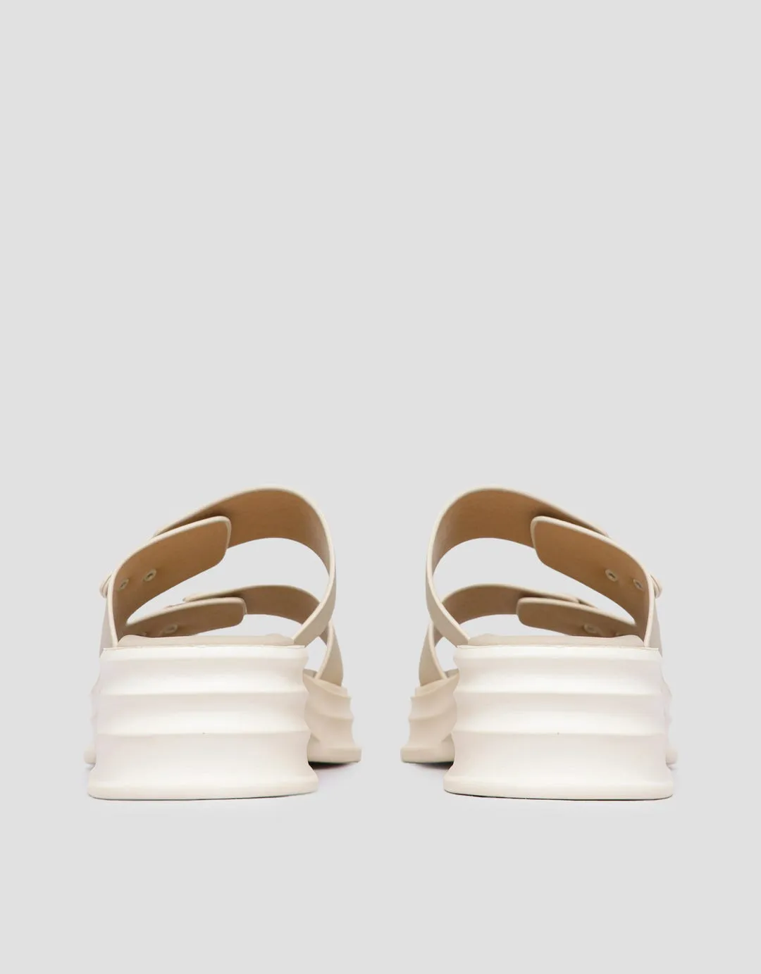 Yongki Komaladi Velcro Sepatu Sandal Wedges Wanita